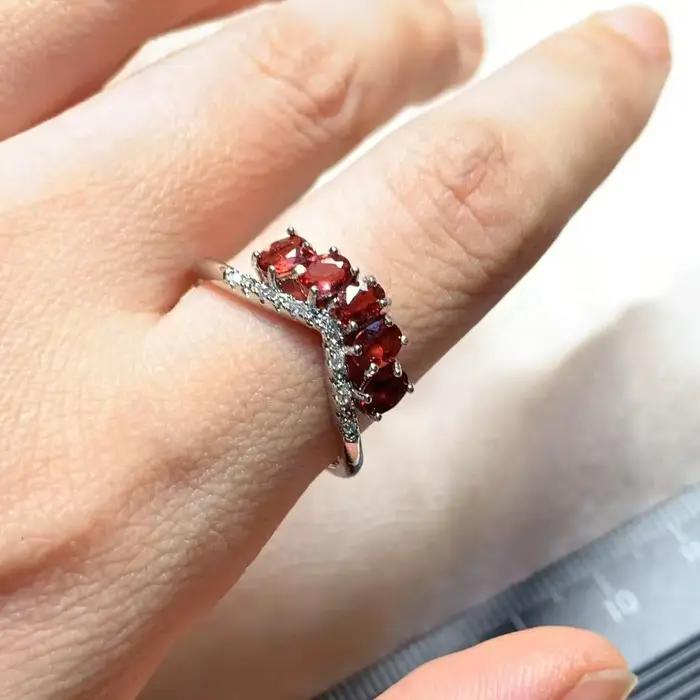 Bague de luxe en grenat naturel pour femmes