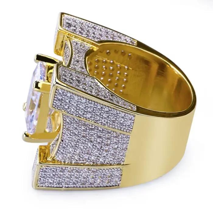 Nouvelle bague hip-hop large dorée en zircone cubique effet glace