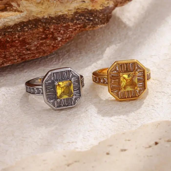 Bague carrée en acier inoxydable plaqué or 18 carats avec zircon cubique jaune