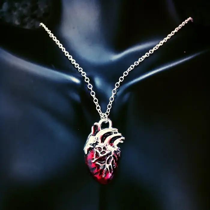 Collier coeur saignement, coeur anatomique, bijoux gothiques, collier gothique, sang, rouge, bijoux