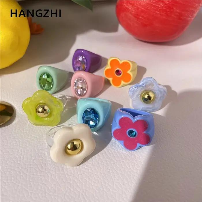 Bague en resine multicolore HangZhi avec motifs floraux et géométriques pour femmes, idéale pour les soirées et les occasions spéciales