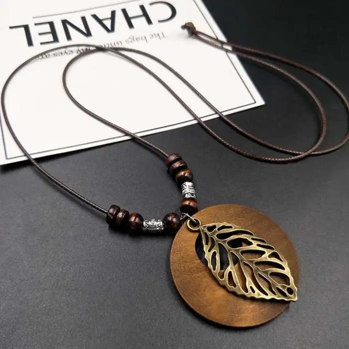 Collier en bois de style ethnique vintage avec pendentif perlé