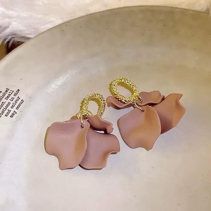 Boucles d'oreilles pendantes en forme de fleur colorée pour femmes, style rétro, couleur unie, bijoux de créateur de luxe pour les soirées romantiques A