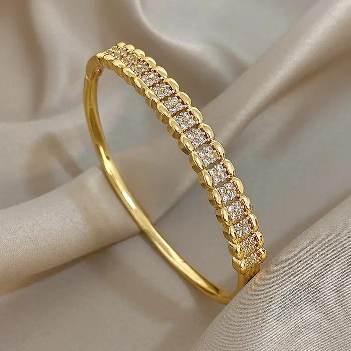 Bracelet de luxe multicouche en Zircon incrusté pour femmes, élégant, plaqué or, en cuivre, empilé,