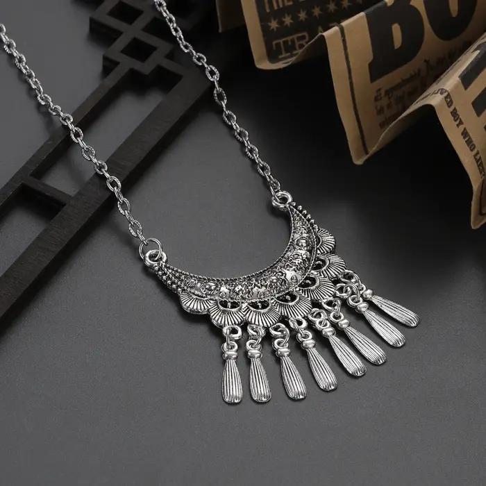 Collier ethnique tibétain avec pompon en argent pour femme