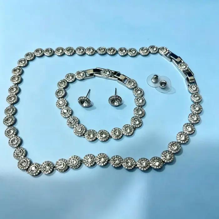 Collier tennis Ariana Grande couleur argent de la marque Good Brand