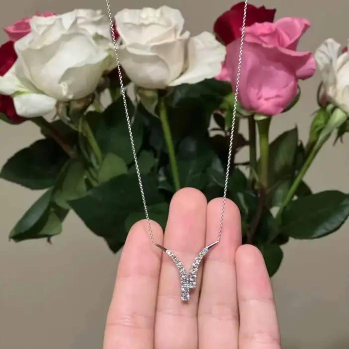 Collier de diamants étincelants simple et haut de gamme pour femmes, chaîne de clavicule géométrique