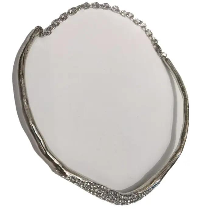 Bijoux modernes Design européen et américain en verre avec collier irrégulier en métal pour femmes