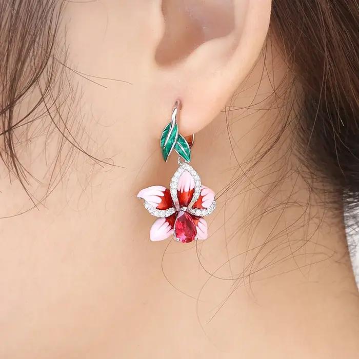 Petites boucles d'oreilles en émail rose pour femmes