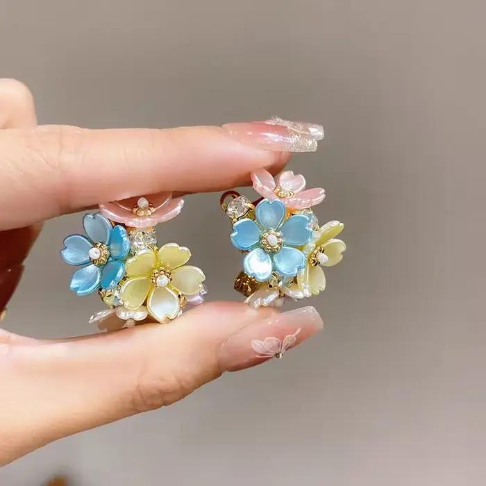 Boucles d'oreilles en perles et pétales design floral coloré et simple sensation de luxe accessoires de bijoux tendance pour femme occasions spéciales