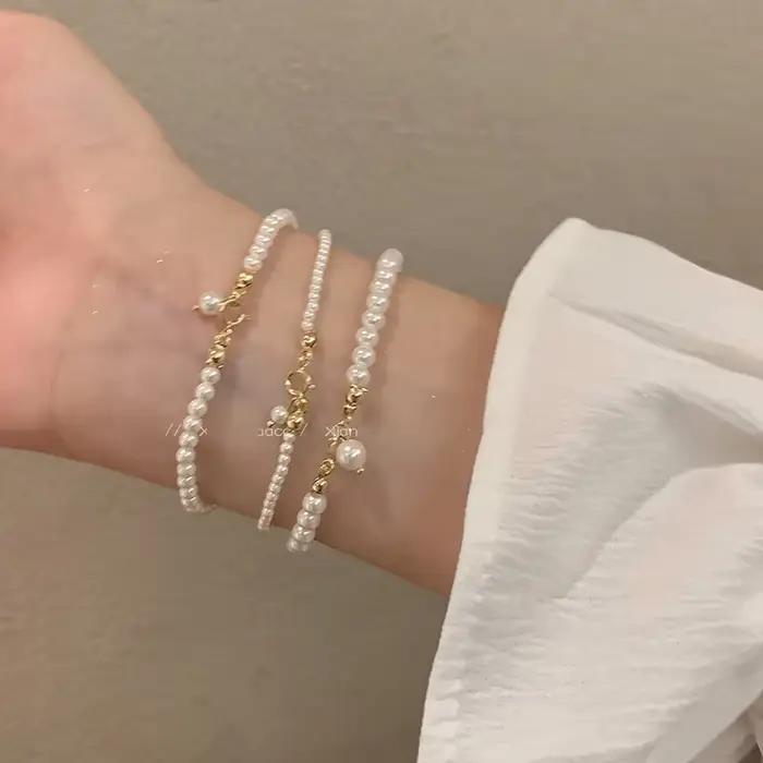 Bracelet à breloques en perles dorées style mignon romantique pour femmes occassions spéciales soirée party accessorise minimaliste élégant