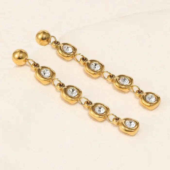 Boucles d'oreilles longues en zircon E.B.belle