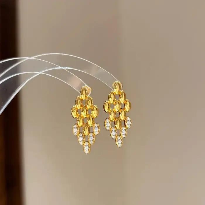 Boucles d'oreilles en diamant incrusté de style exagéré de luxe rétro pour femmes