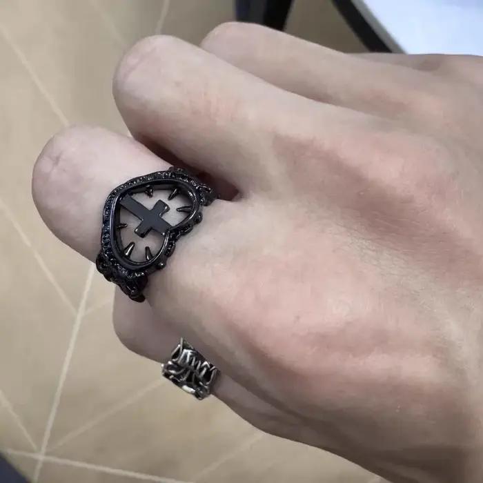 Bague croix ajourée Taboo Kiss en alliage de zinc pour femmes hommes unisexe style punk gothique occasions spéciales