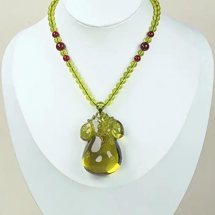 Pendentif en cire d'abeille ambre style ethnique rétro classique pour femmes occasions générales bijou naturel