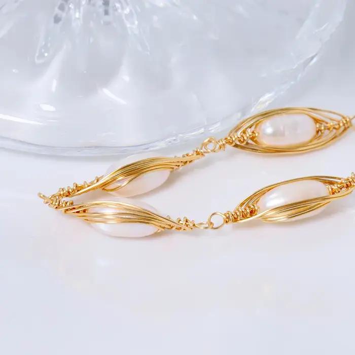 Bracelet de perles naturelles enveloppées de fil d'or