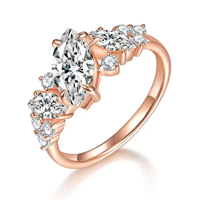 Bague Statement Asymétrique LinkerLove en Argent 925 Plaqué Or Rose avec Moissanite Marquise et Grappe de Pierres Multiples