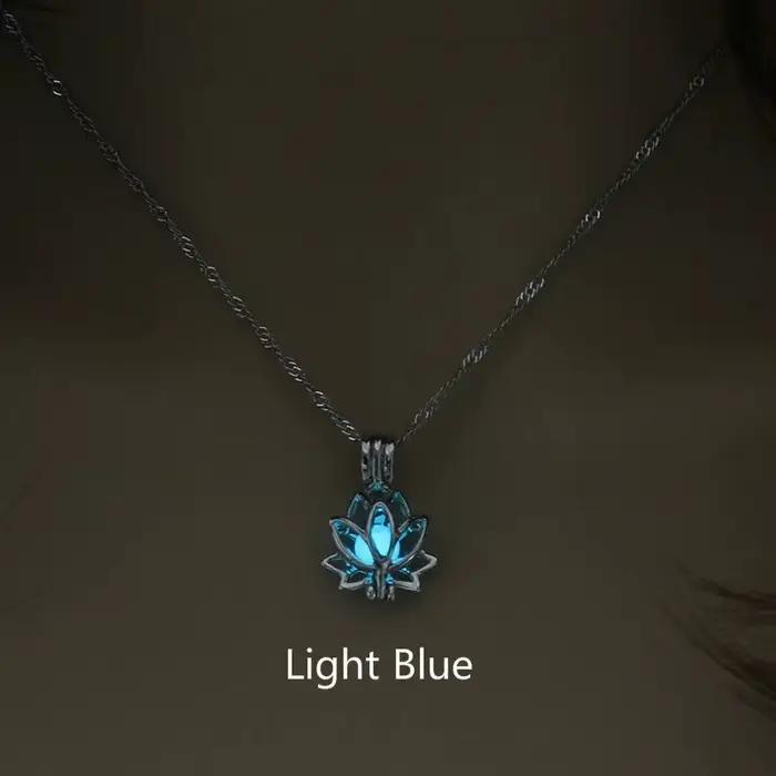 Collier pendentif lumineux en forme de fleur de Lotus pour femmes, lune scintillante dans la nuit, b