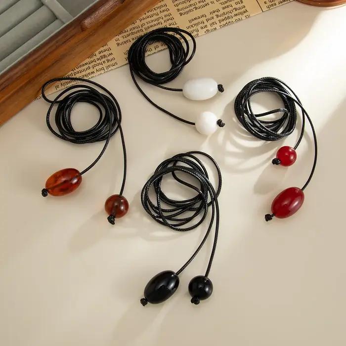 Collier avec pendentif en résine transparente pour femmes