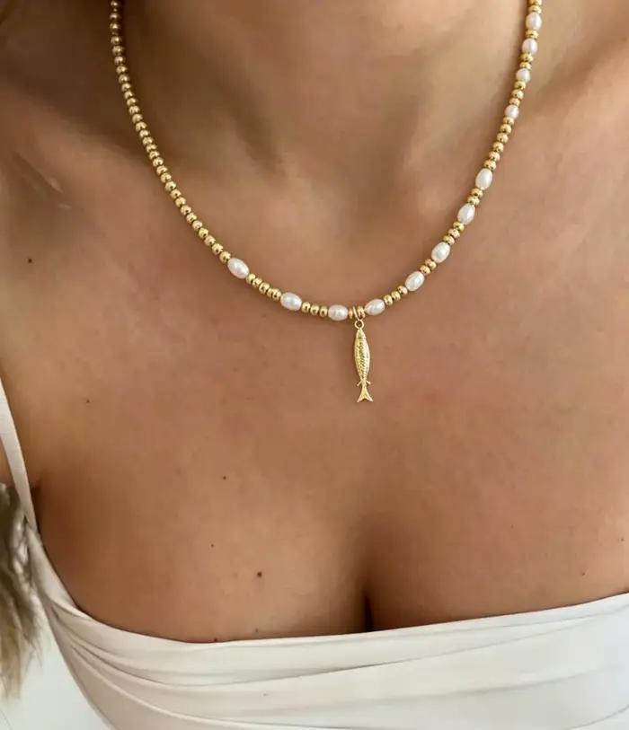 Collier élégant 2026 en acier inoxydable inaltérable avec perles naturelles et pendentif sardine