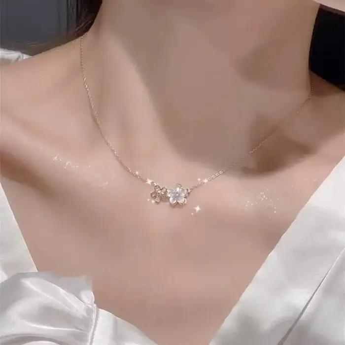 Pendentif Sakura Brillant de Luxe Bijou Femme Collier Fleurs Stéréoscopiques Tendance Haute Qualité Occasions Spéciales