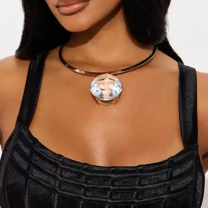 Grand pendentif rond strass torques couple collier à la mode pour femmes parties occasions spéciales or jaune clair rouge marron