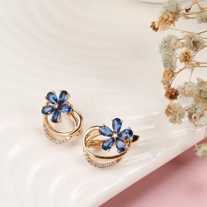 Boucles d'oreilles en or rose avec motif vintage en relief espagnol