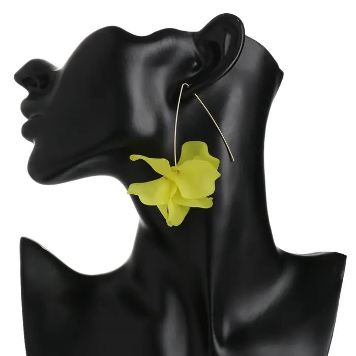 Boucles d'oreilles bohèmes longues en résine fleur pétale à la main pour femmes occasions spéciales style unique cadeau mode