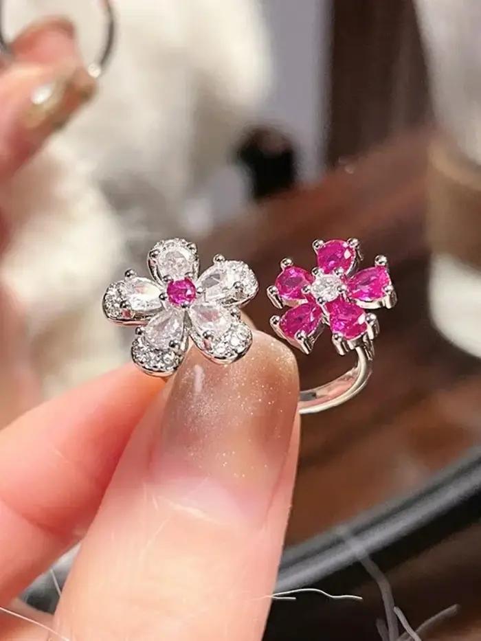 Bague ouverte florale tendance pour femme - Bijou fleur rose incrusté de zircons étincelants, design