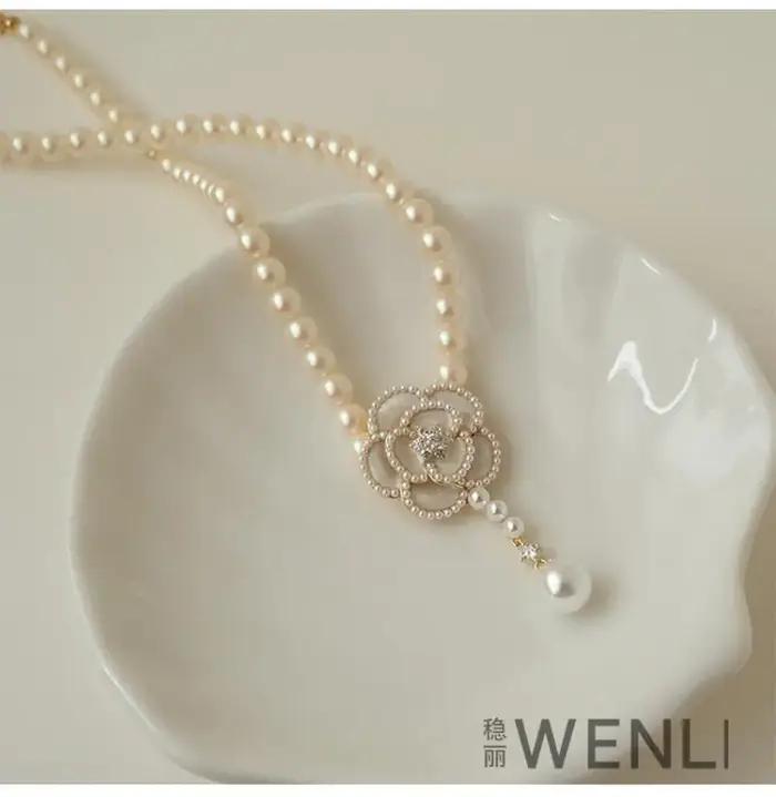 Collier classique avec pendentif en forme de fleur de camélia pour femmes