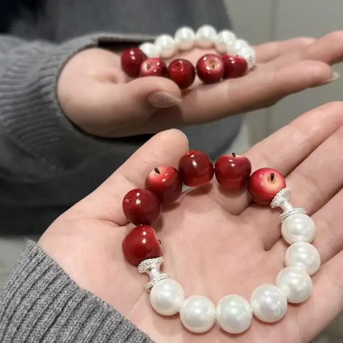 Nouveau Bracelet Perlé Pomme Rouge et Blanc 2026 pour Femme – Luxe Léger