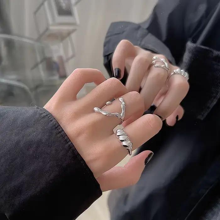Bague ajustable torsadée à texture irrégulière couleur argent pour femme
