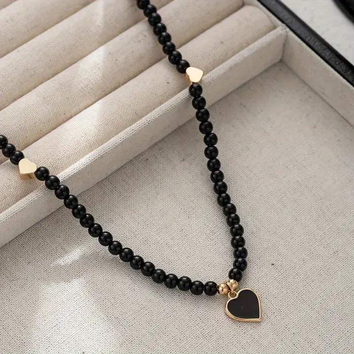 Collier décoratif bohème en forme de cœur perlé fait à la main