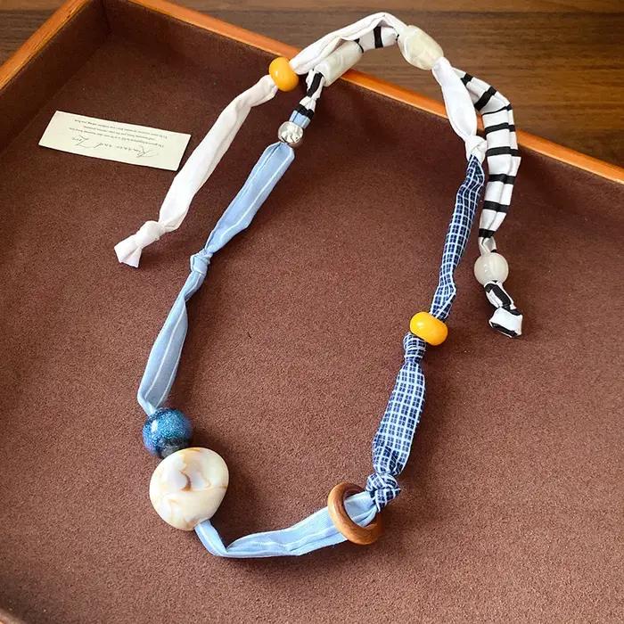 Collier Ras-du-Cou en Tissu Bleu Blanc Perles Bois Résine Style Bohème Chic Pour Femmes Occasions Spéciales