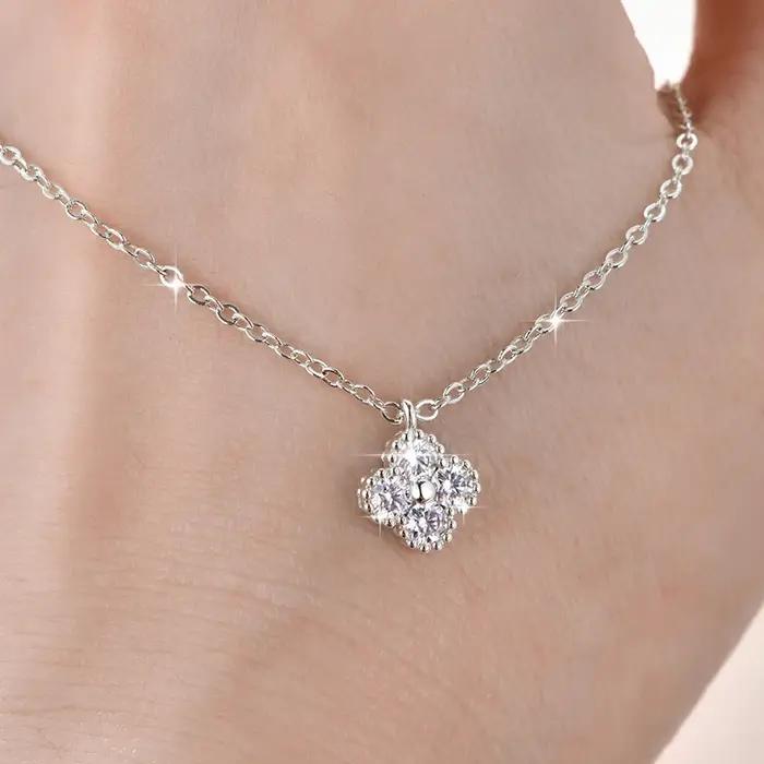 Collier en moissanite Rrjzz Lucky Clover D-Color pour femme, bijou en or plaqué 14 carats avec pendentif fleur à quatre feuilles, cadeau romantique pour les occasions spéciales