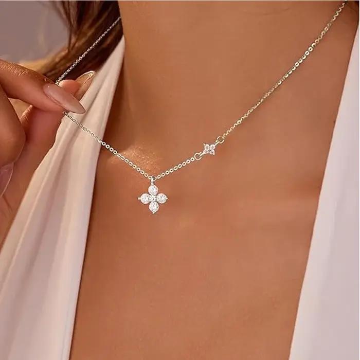 Collier pendentif double trèfle à quatre feuilles porte-bonheur pour femme
