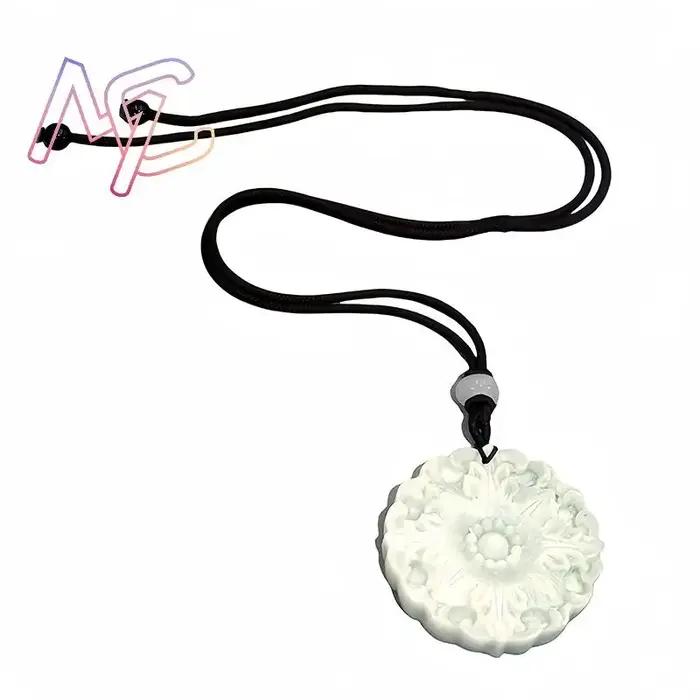 Collier en pierre sculptée naturelle jade solitaire pour femmes occasions spéciales bijou luxueux amulette unique