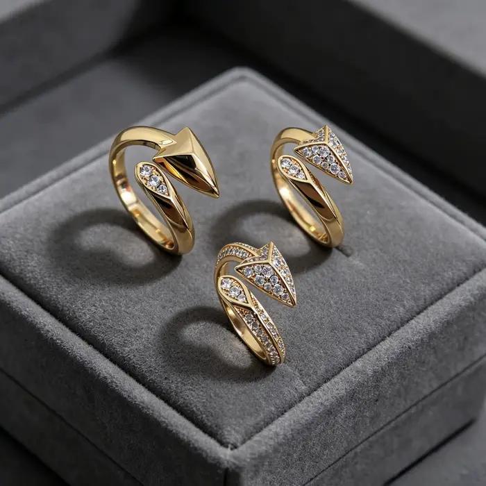 Bague ouverte de luxe en forme de flèche entièrement sertie de diamants pour femme