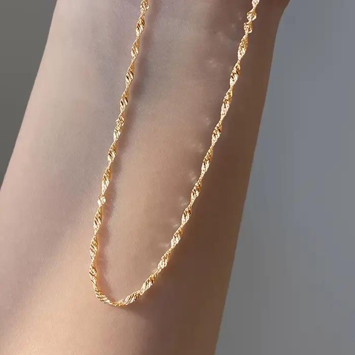 Collier chaîne fine en acier inoxydable plaqué or pour femmes