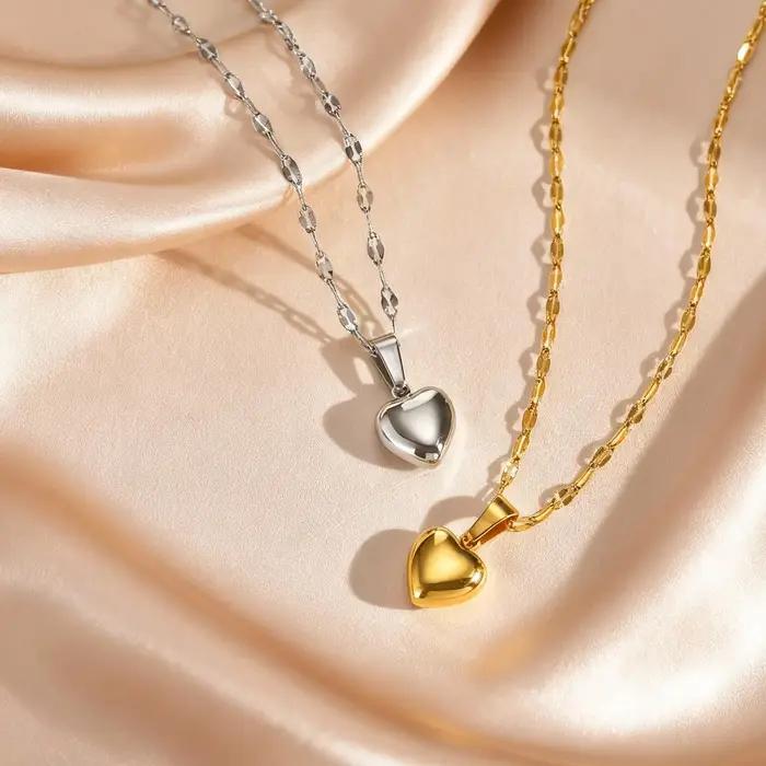 Collier avec pendentif en forme de cœur plaqué or pour femmes