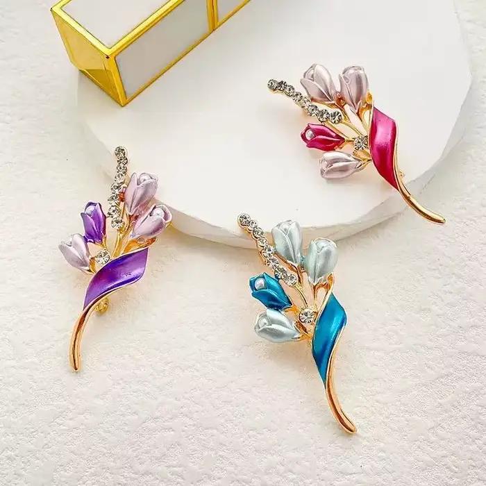 Broches à fleurs en perles de tempérament élégant pour femmes