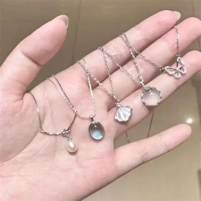 Ensemble de collier pendentif 5 pièces pour femmes avec chaîne de clavicule et pierres précieuses artificielles pour occasions spéciales romantiques et sophistiquées