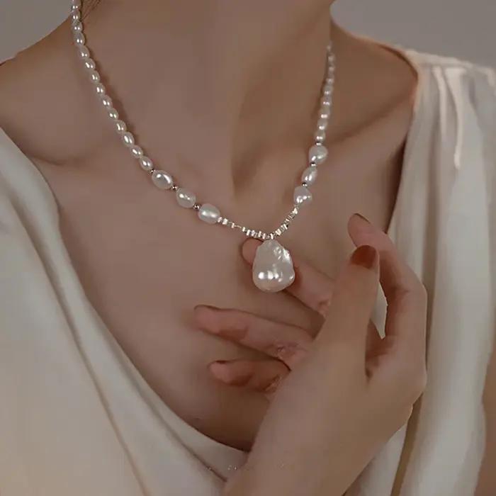 Collier de perles baroques élégant pour femmes pendentif rétro en forme de goutte d'eau cadeau de Saint Valentin chaîne de cou luxueuseTracker d'humeur imitation plaqué argent rhodium ou couleur or jaune clair