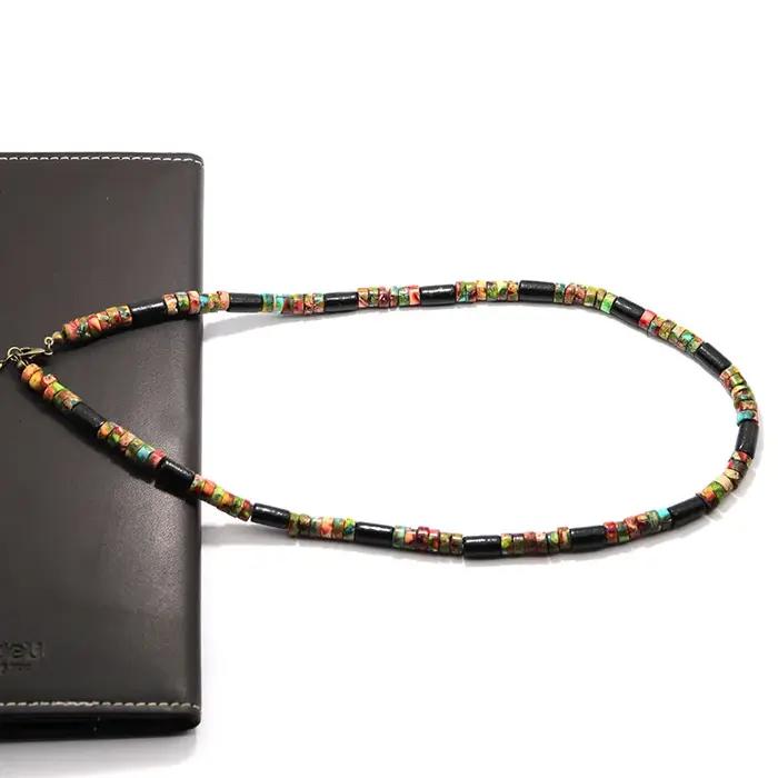 Collier ras du cou en bois naturel pour homme