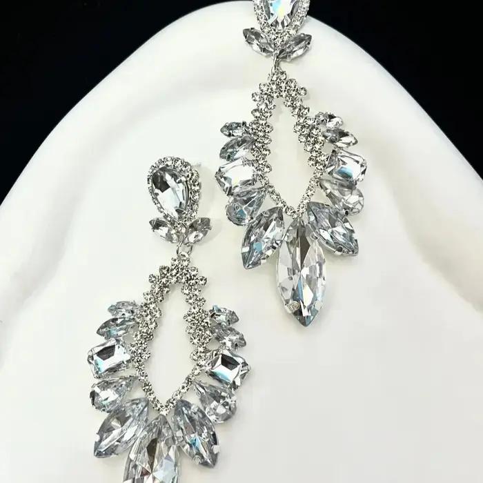 Boucles doreilles en diamant rouge de luxe pour femmes occasions spéciales formelles soirée elegance unique style