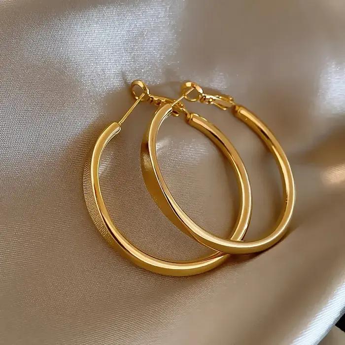 Boucles d'oreilles circulaires simples plaquées or 18 carats