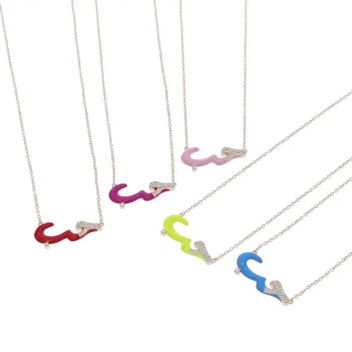 Collier avec lettres d'amour en émail néon arc-en-ciel coloré