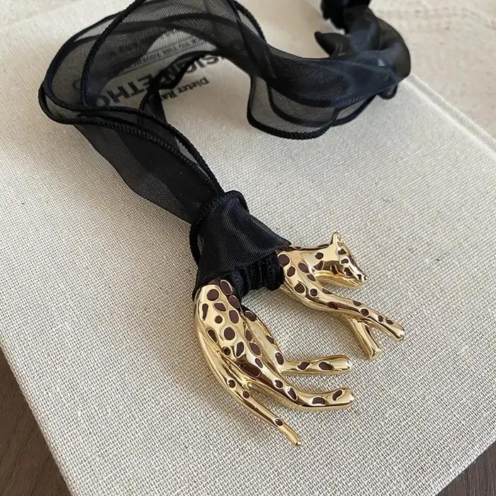 Pendentif léopard rétro pour femmes et hommes multicolore en métal, conception unique et audacieuse pour toutes les occasions spéciales