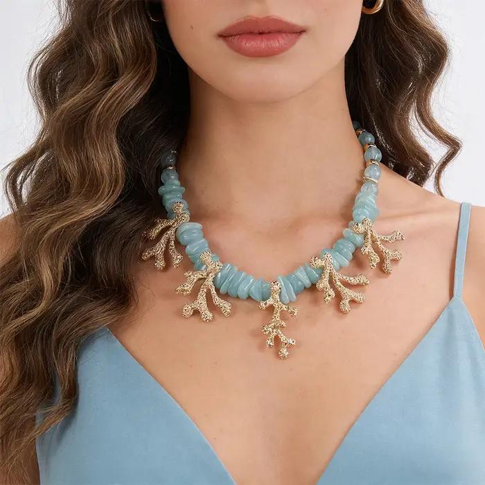 Collier Bohème Nautique Coquillage Corail Perles Aqua Élégant pour Femmes Occasions Spéciales Brunchs Rendez-vous
