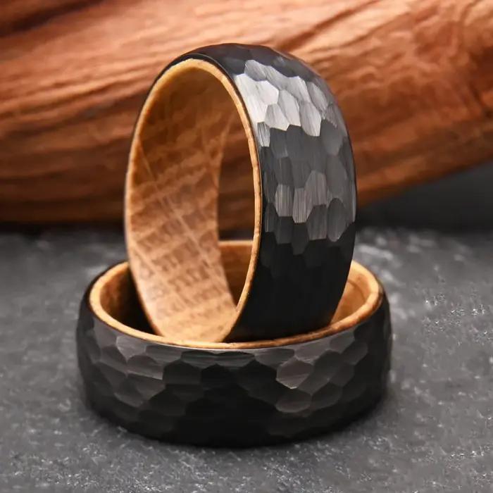Bague baril de whisky martelé en tungstène noir de 8 mm pour homme occasions spéciales mariage fiançailles engagement